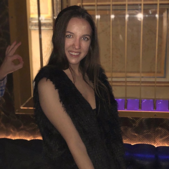 Meet your Posher, Caroline - Picture 1 of 1